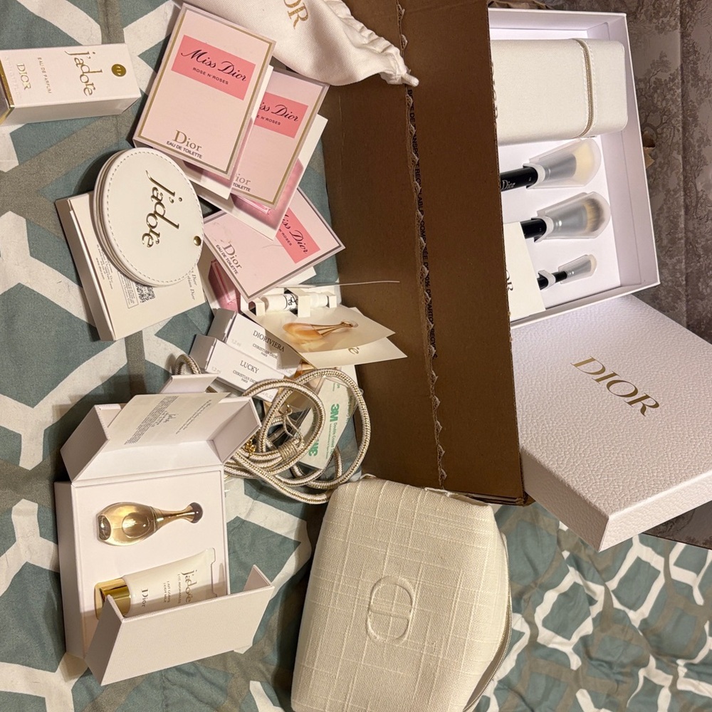 Dior Beauty brushes and j’adore